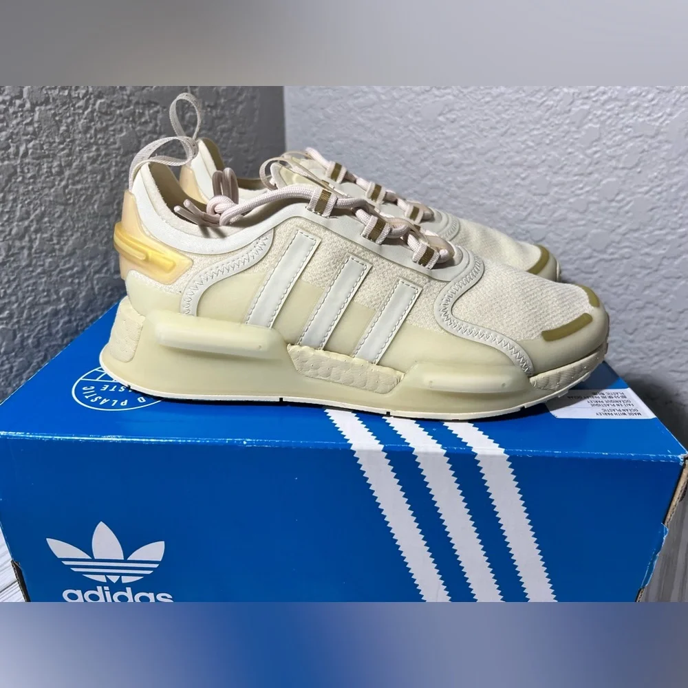 Adidas NMD V3 Women's Running Shoes sneaker off white‎ sand Size 7 GZ2135